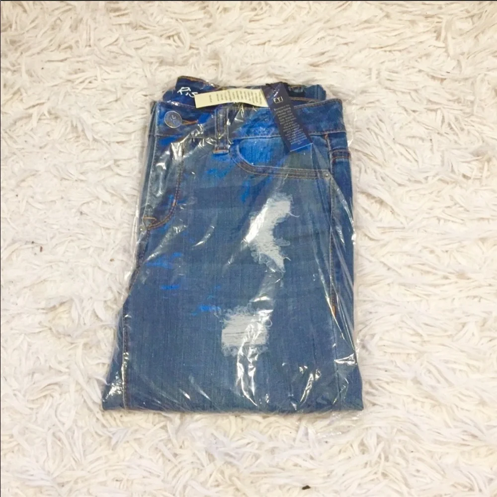 NWT Victoria’s Secret Size 2 Mid Rise Pencil Jeans